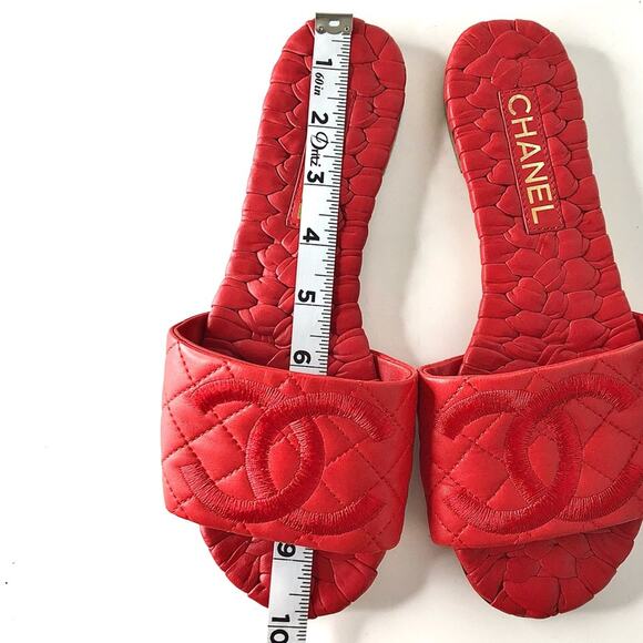 Chanel Interlocking CC Logo Red Quilted Lambskin Slip On Mules Slides 38.5 Flats - Picture 13 of 13